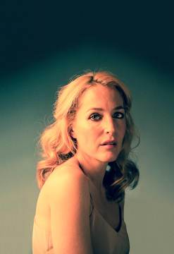 Gillian Anderson. Streetcar photo by Johan Persson.